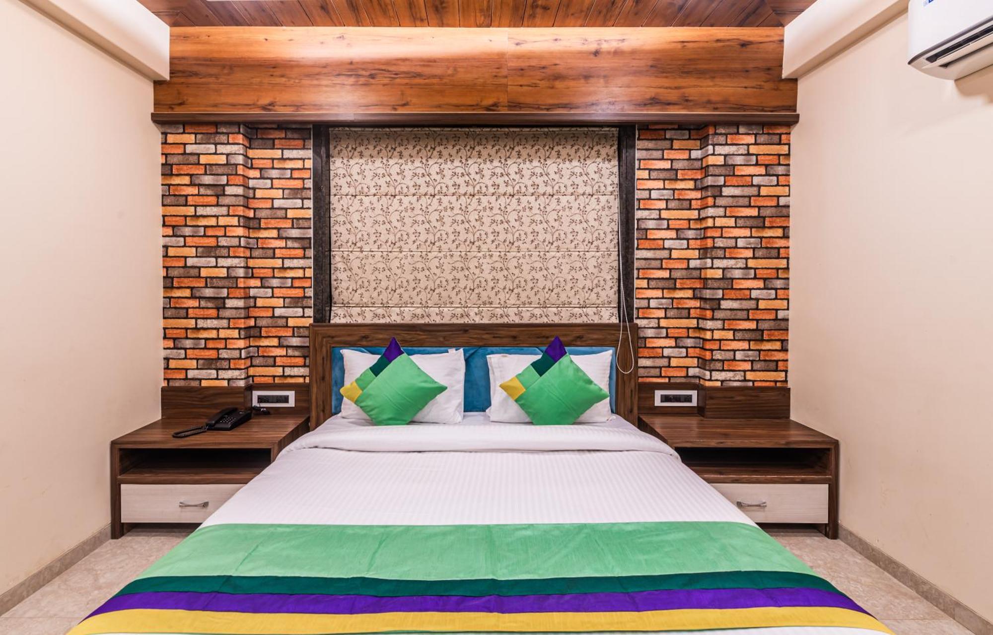 Lemon Wood Suites Pune Exterior foto